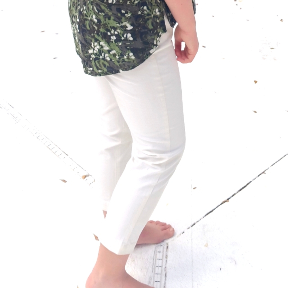 Theory white denim cropped ankle pants size 12 - Picture 4 of 9